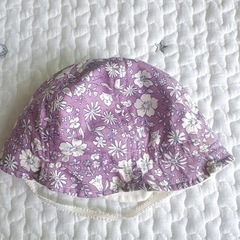 ベビー 帽子 女の子　44 ゴム付き　リバティ柄