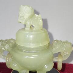 緑色の天然石　香炉　蓋に穴が空いてないです