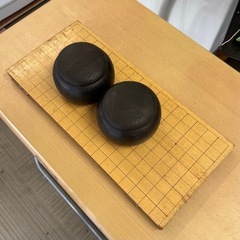 ②【お買い得‼️】囲碁セット 折りたたみ碁盤 プラスチック碁石の画像