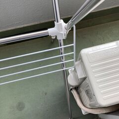 無料　0円　差し上げます　アイリスオーヤマ ふとんも干せるタオルハンガー付きコンパクト洗濯物干し 約2人分 幅約70×奥行約78×高さ約130cm ステンレス製 H-70XNの画像