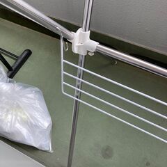 無料　0円　差し上げます　アイリスオーヤマ ふとんも干せるタオルハンガー付きコンパクト洗濯物干し 約2人分 幅約70×奥行約78×高さ約130cm ステンレス製 H-70XNの画像