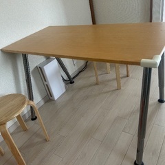 何でも対応できる机、あげます。