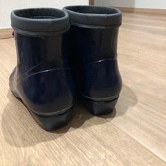 ショート丈のレインブーツの画像