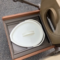 家具調ポータブルトイレの画像
