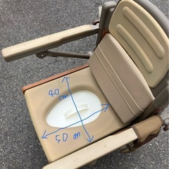 家具調ポータブルトイレの画像