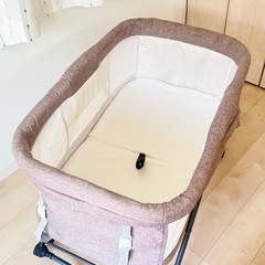 値下げしました！定価11,000円【折りたたみ式ベビーベッド】ブラウン｜使用3ヶ月｜蚊帳・収納付き｜名古屋引き取り歓迎！ の画像