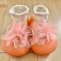 【ATTIPAS 】12.5cm　室内履き　フラワー装飾付きベビ...