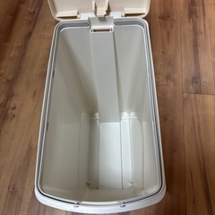 【お譲り先決まりました】ゴミ箱の画像