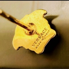 versace ピアスの画像