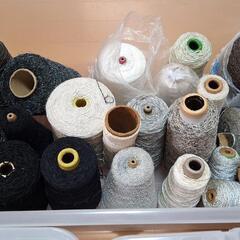 大量の毛糸　これで最後ですの画像