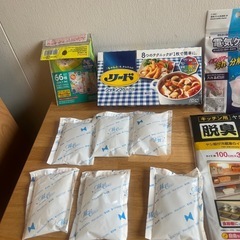 トング　栓抜き　皮剥き　脱臭シート　キッチン用品　キッチンペーパー保冷剤の画像