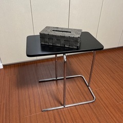 サイドテーブル