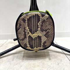 三線 銘苅春政作 沖縄 琉球 人工皮 全長約80cm 弦楽器 和楽器 伝統楽器 現状品 動作未確認の画像