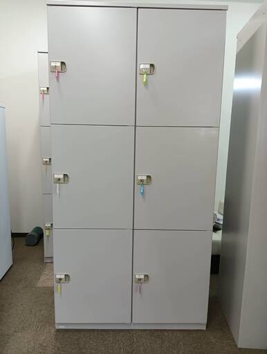 【美品・鍵完備・のこり2台】6人用スチールロッカー 19,800円【引取限定・場所選択可】