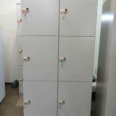  【美品・鍵完備】6人用スチールロッカー 19,800円【引取限...