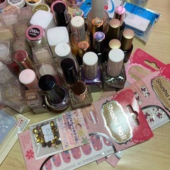 ジェル、ネイルポリッシュセットの画像