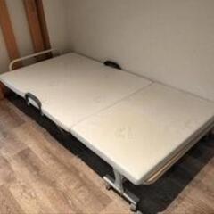 折りたたみシングルベッド【マット付】の画像