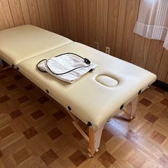 折りたたみマッサージ施術ベッドの画像