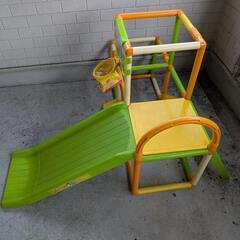 折りたためるジャングルジムの画像
