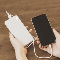 美品 スリコ モバイルバッテリー スマホ 充電器 の画像