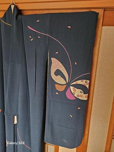 世界的人形師辻村寿三郎さんの蝶々、花びら振袖 ブルー色風深い色です※襦袢付きです 世界的人形師辻村寿三郎さんの美しい蝶々、花びら振袖 ブルー色