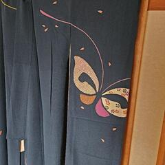 世界的人形師辻村寿三郎さんの蝶々、花びら振袖 ブルー色風深い色です※襦袢付きです 世界的人形師辻村寿三郎さんの蝶々、花びら振袖 ブルー色風深い色