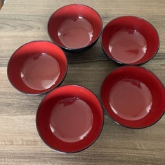 お椀 5個セット 赤/黒の画像
