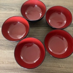 お椀 5個セット 赤/黒の画像