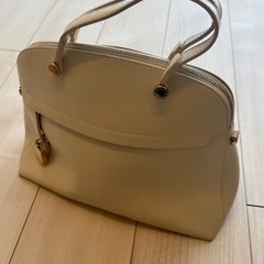値下げ‼️FURLA　白ハンドバッグ