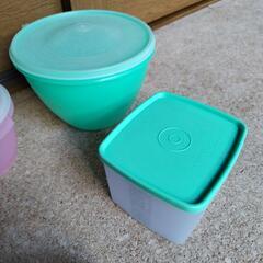 中古タッパー　タッパーウエア　緑の円形のもの外径約19.5cmの画像