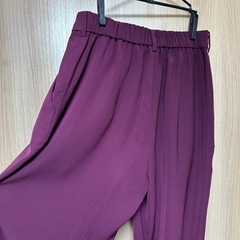 フェリシモイディット☆低身長とろみテーパードパンツ光沢☆ワインレッド赤の画像