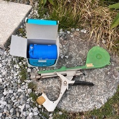 誘引結束機（テープ付き新品に近い）