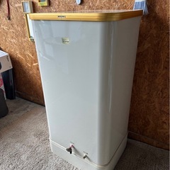 E1908   190L灯油タンク　容量172L ホームタンク