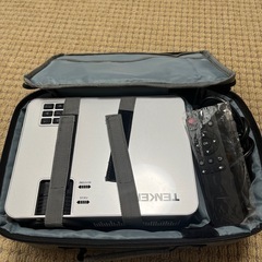 ほぼ新品　プロジェクター