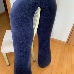 U字のビッグ抱き枕クッション