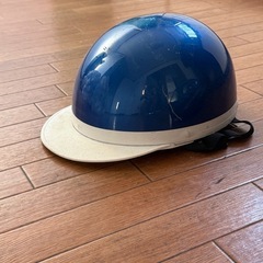 ヘルメット青 黒の画像