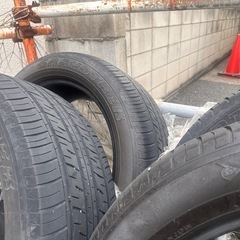レクサスLX純正タイヤ ダンロップPT3A 275/50R21  走行25,000より取り外ししてます。 外に置いてあったので、汚れ等あります。  取りに来てくれる方のみお願いします。  15,000円です。の画像