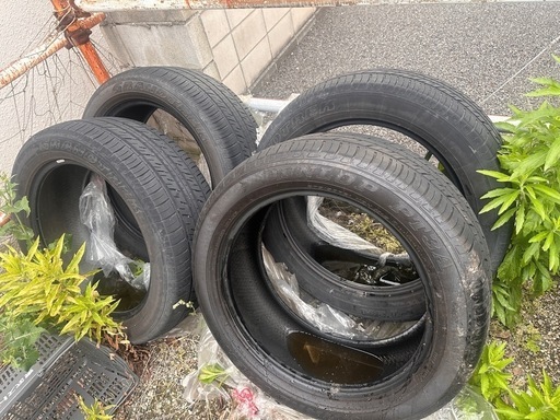 レクサスLX純正タイヤ ダンロップPT3A 275/50R21  走行25,000より取り外ししてます。 外に置いてあったので、汚れ等あります。  取りに来てくれる方のみお願いします。  8000円です。