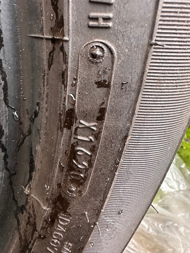 レクサスLX純正タイヤ ダンロップPT3A 275/50R21  走行25,000より取り外ししてます。 外に置いてあったので、汚れ等