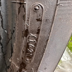 レクサスLX純正タイヤ ダンロップPT3A 275/50R21  走行25,000より取り外ししてます。 外に置いてあったので、汚れ等あります。  取りに来てくれる方のみお願いします。  15,000円です。の画像