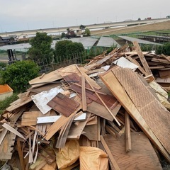 木材 角材 詰め放題 多量 建具 サッシ 木の画像