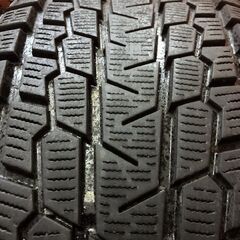 YOKOHAMA ice GUARD G075 235/65R17 17インチ スタッドレス 4本 22年製 バリ溝 BMW/X5 VOLVO/XC60 カイエン等　(KTL411)の画像