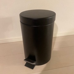 ペダル式ゴミ箱
