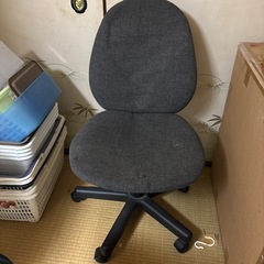 回転椅子（ブラック）差し上げます。