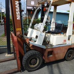 日産フォークリフト１，５トン