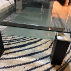 ガラステーブルの画像