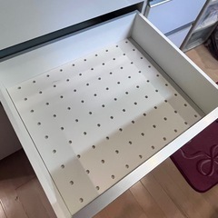 白基調カップボードの画像