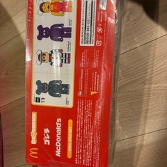 ベアブリックとマックのコラボの画像