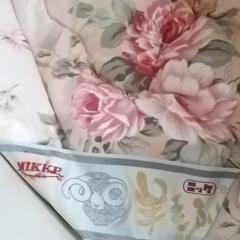 ニッケ 羊毛花柄掛け布団 ピンクの画像