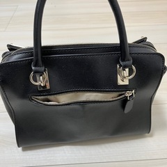 GUESS カバンの画像